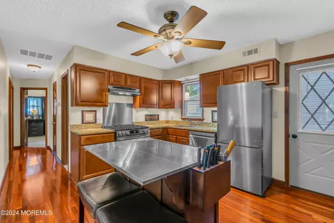 Kitchen - 910 Windsor St, Forked River, NJ 08731 photo 2 of 6