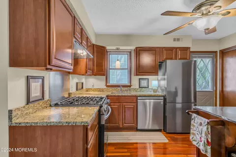 Kitchen - 910 Windsor St, Forked River, NJ 08731 photo 3 of 6