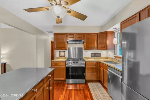 Kitchen - 910 Windsor St, Forked River, NJ 08731 photo 5 of 6