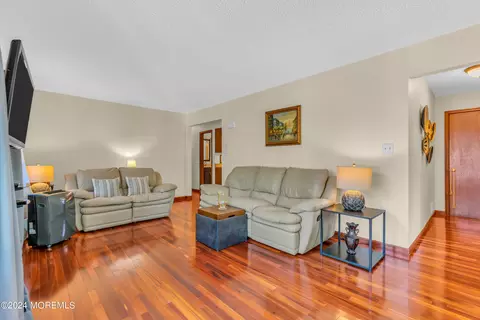 Living - 910 Windsor St, Forked River, NJ 08731 photo 1 of 3