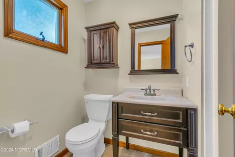 Bath - 910 Windsor St, Forked River, NJ 08731 photo 2 of 3