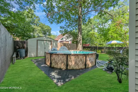 Exterior - 910 Windsor St, Forked River, NJ 08731 photo 7 of 14