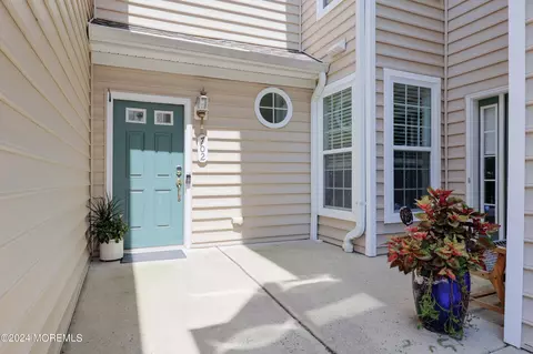 702 Abby Rd, Middletown, NJ 07748