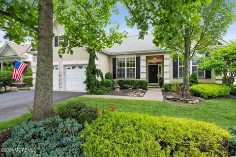 60 Portchester Dr, Jackson, NJ 08527