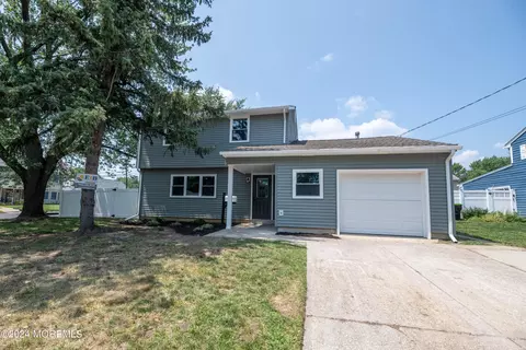 38 Mountain Ave, Hazlet, NJ 07730