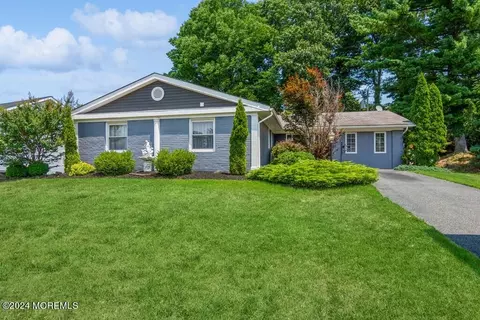 86 Irongate Ln, Aberdeen, NJ 07747