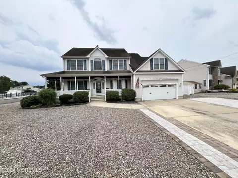 61 Parkers Point Blvd, Forked River, NJ 08731
