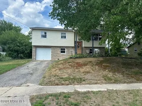 4 Bruce Ter, Jackson, NJ 08527