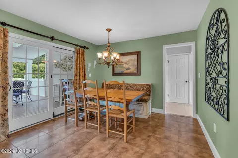 Dining - 3050 Governors Xing, Wall, NJ 07719 photo 4 of 5