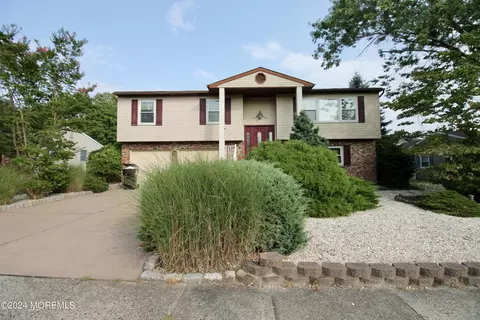 138 Pine Needle St, Howell, NJ 07731