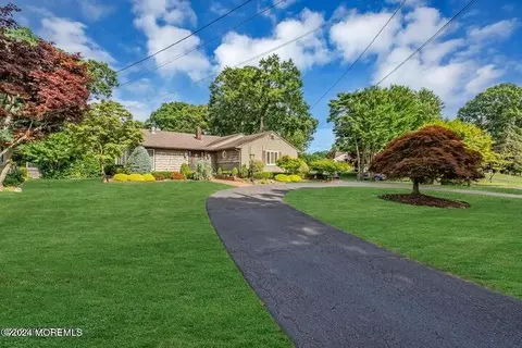 2013 Vernon St, Oakhurst, NJ 07755