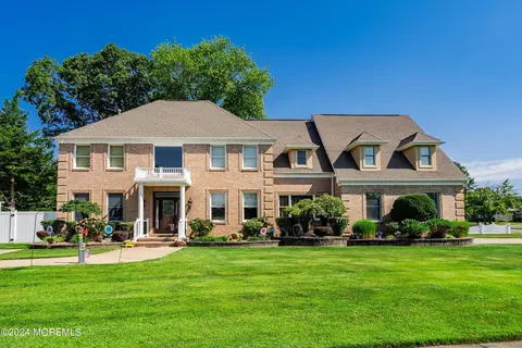 978 Utah Dr, Toms River, NJ 08753
