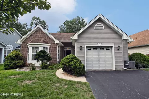 47 Symphony Ave, Bayville, NJ 08721