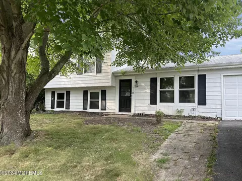 42 Bowline St, Barnegat, NJ 08005
