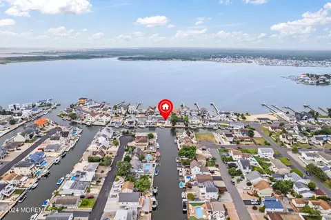 224 Bay Stream Dr, Toms River, NJ 08753