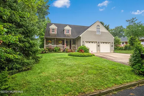 12 Hogan Ct, Little Egg Harbor, NJ 08087