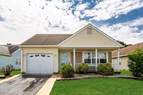 322 Jamaica Blvd, Toms River, NJ 08757