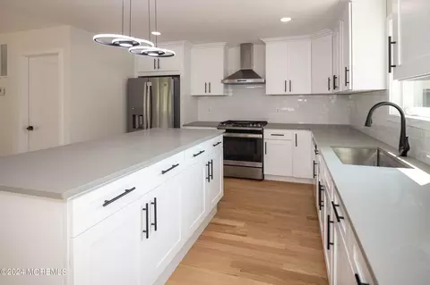 32 Highland Ave, Leonardo, NJ 07737