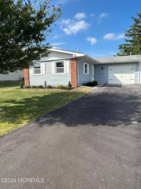 31 Barker St, Brick, NJ 08724