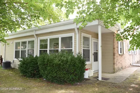 6 Magnolia St #C, Toms River, NJ 08757