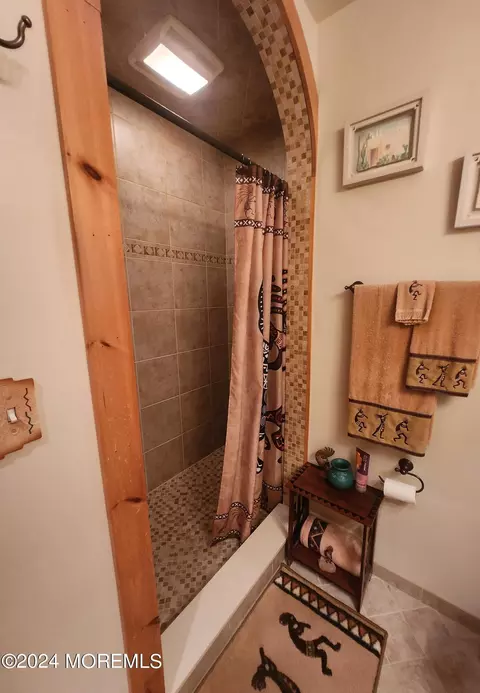 Bath - 1469 Jay Ave, Brick, NJ 08724 photo 3 of 4
