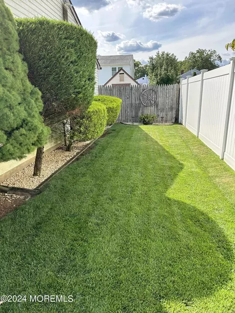 Exterior - 1469 Jay Ave, Brick, NJ 08724 photo 5 of 9