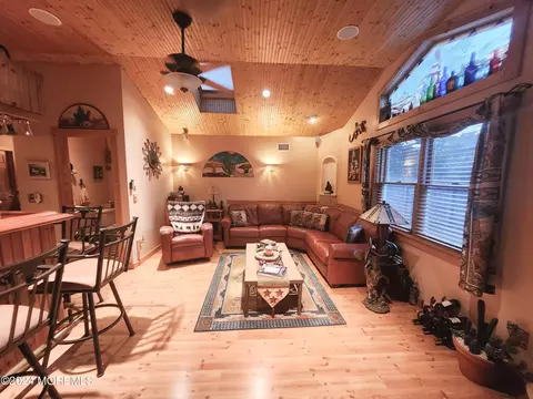 Living - 1469 Jay Ave, Brick, NJ 08724 photo 3 of 3