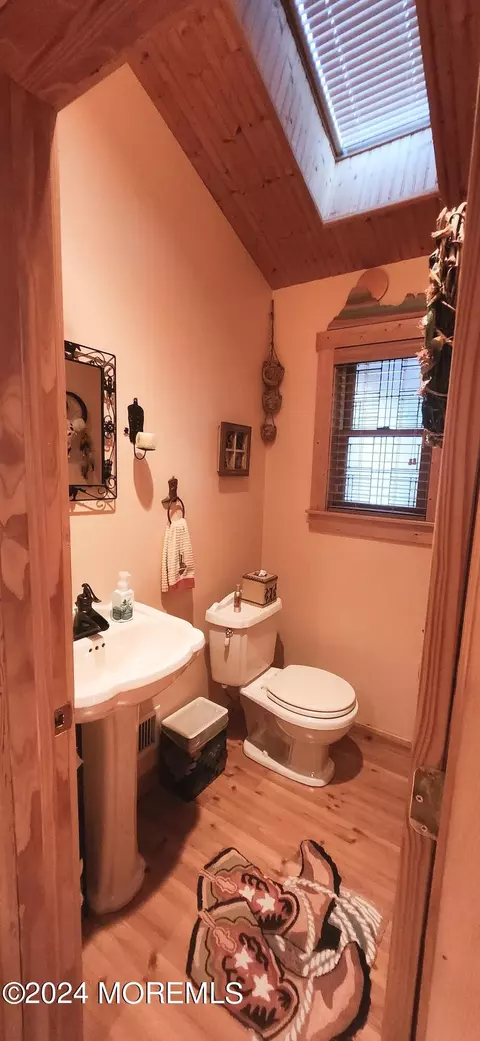 Bath - 1469 Jay Ave, Brick, NJ 08724 photo 1 of 4