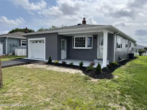 1011 Camino Real Ct, Toms River, NJ 08757