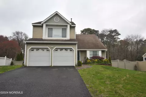21 Mount Run, Tinton Falls, NJ 07753
