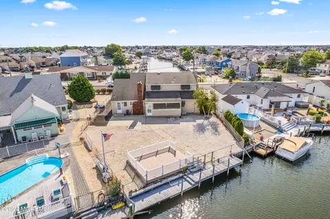 738 Bermuda Dr, Toms River, NJ 08753
