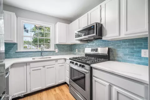 8 Whitemarsh Ct, Little Egg Harbor, NJ 08087