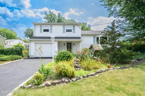 8 Aberdeen Ter, New Monmouth, NJ 07748