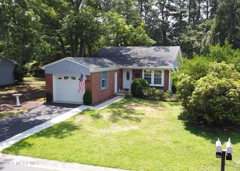 30 Bowie Dr, Whiting, NJ 08759