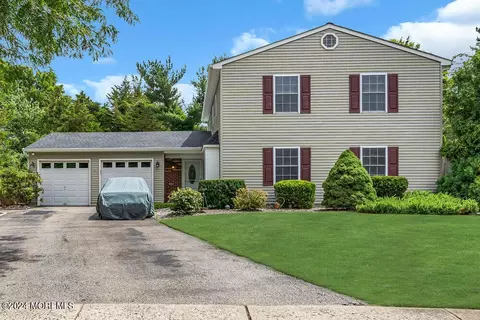 10 Cape Ct, Howell, NJ 07731