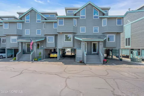 17 Grand Bay Harbor Dr, Waretown, NJ 08758