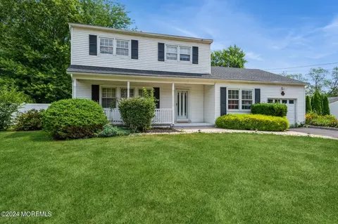 11 Whitman Blvd, Manalapan, NJ 07726