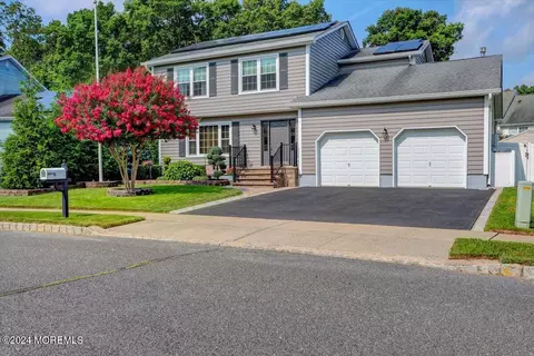 7 Fella St, Howell, NJ 07731