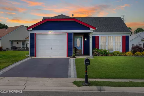 73 Mansfield Ave, Manchester, NJ 08759