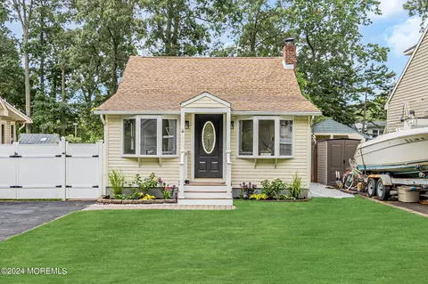 510 Elizabeth Ave, Toms River, NJ 08753