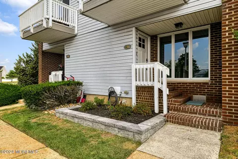 25 Meadow Ave #20, Monmouth Beach, NJ 07750