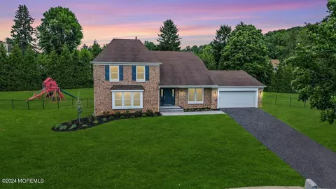10 Harvest Ct, Marlboro, NJ 07746