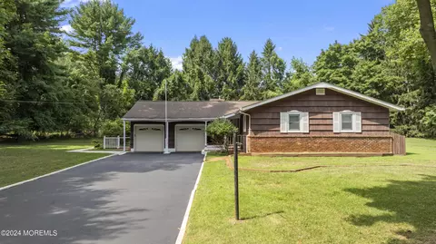 5 Robin Rd, Holmdel, NJ 07733