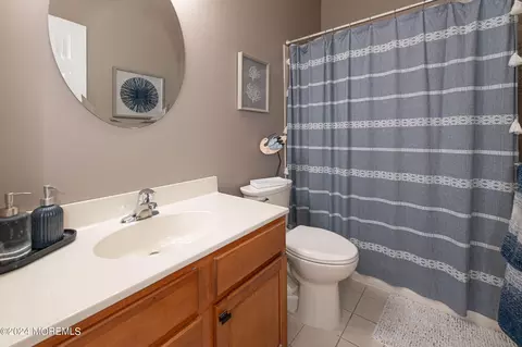 Bath - 24 Marlow Dr, Jackson, NJ 08527 photo 1 of 4