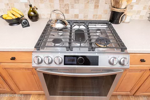 Kitchen - 24 Marlow Dr, Jackson, NJ 08527 photo 6 of 7