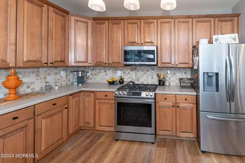 Kitchen - 24 Marlow Dr, Jackson, NJ 08527 photo 2 of 7
