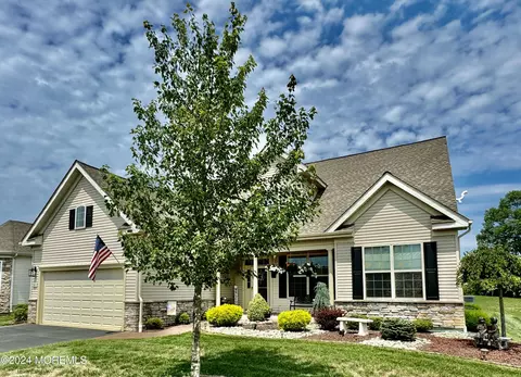 10 Rockland St, Barnegat, NJ 08005
