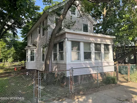 23 Manchester Ave, Keyport, NJ 07735