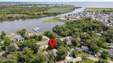 57 Central Ave, Waretown, NJ 08758