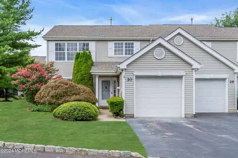 30 Mimosa Ln, Freehold, NJ 07728